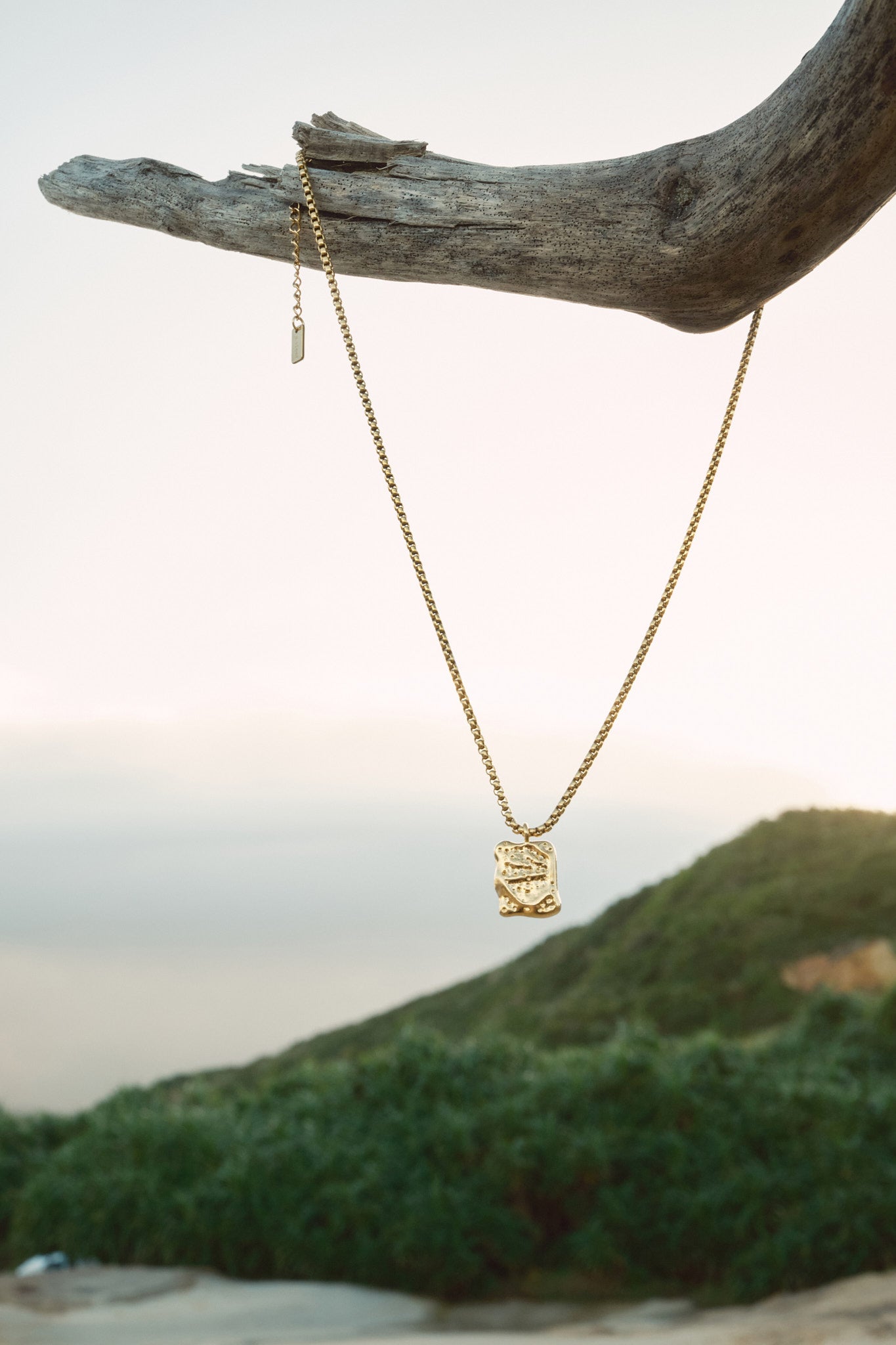 迹 (Jī) Atlas Necklace